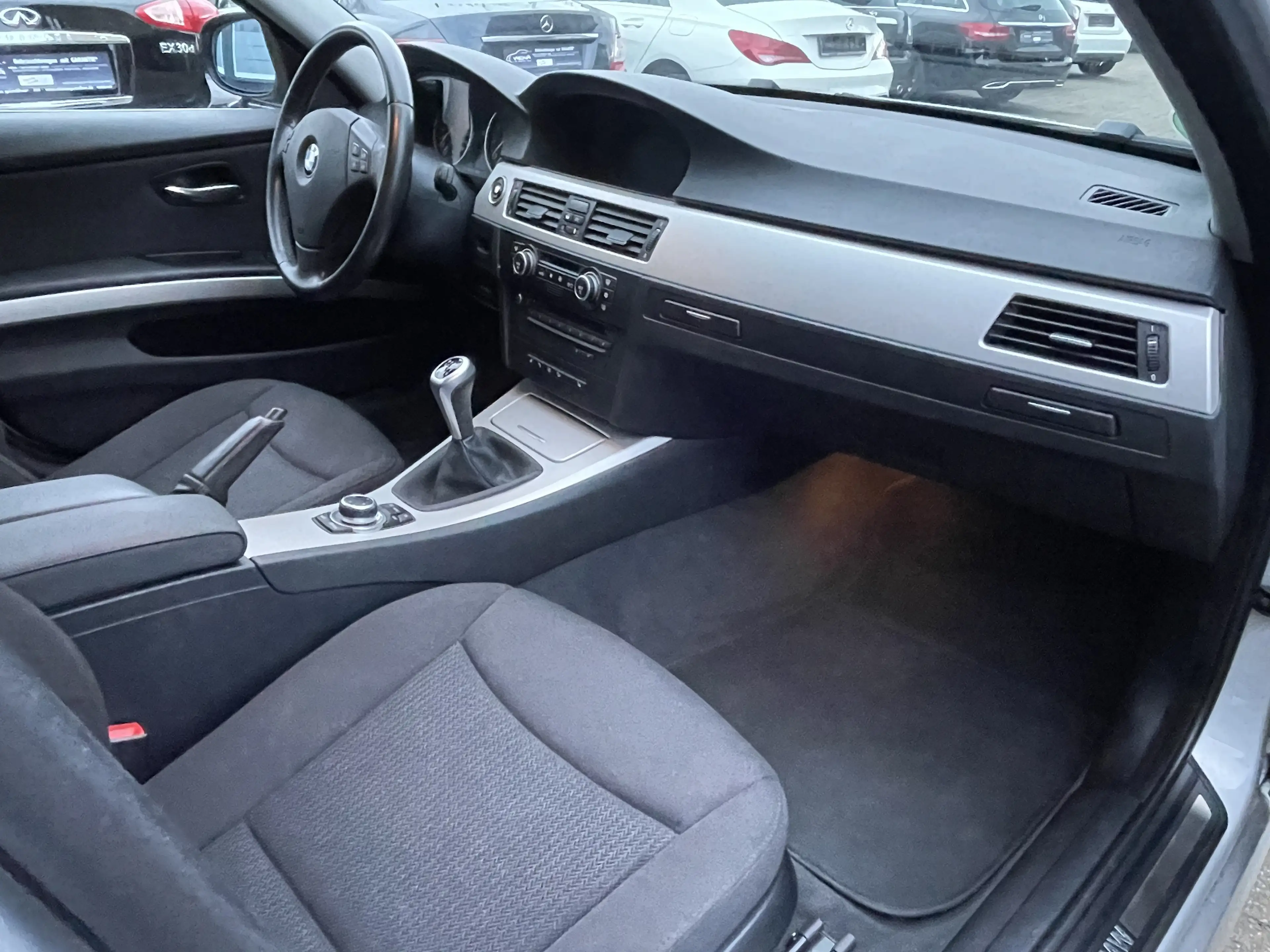 BMW 325 i xDrive Limousine 1.Hand Voll S-Heft Facelift Top — photo 8