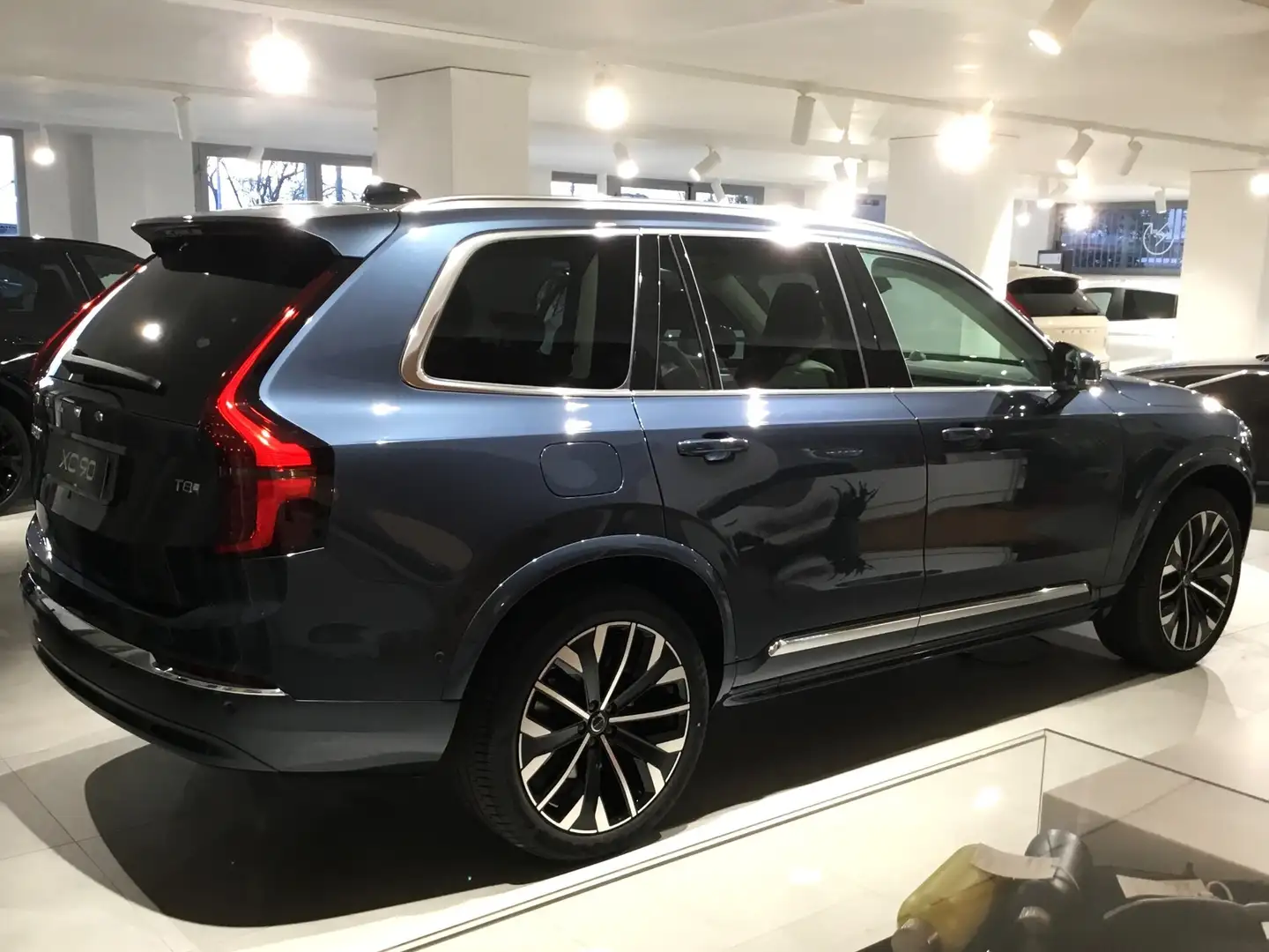 Volvo XC90 T8 Plug-in Hybrid AWD Autom. 7 posti Ultra Bright Blu/Azzurro - 2