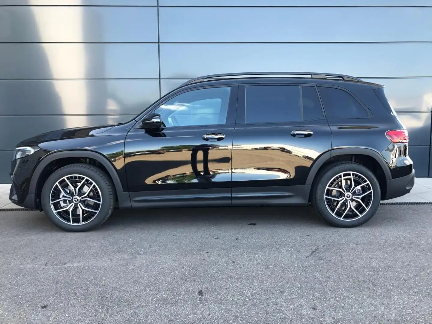 Mercedes-Benz EQB 350 4matic +AMG+19Z+Night+Panorama+360° Noir - 2