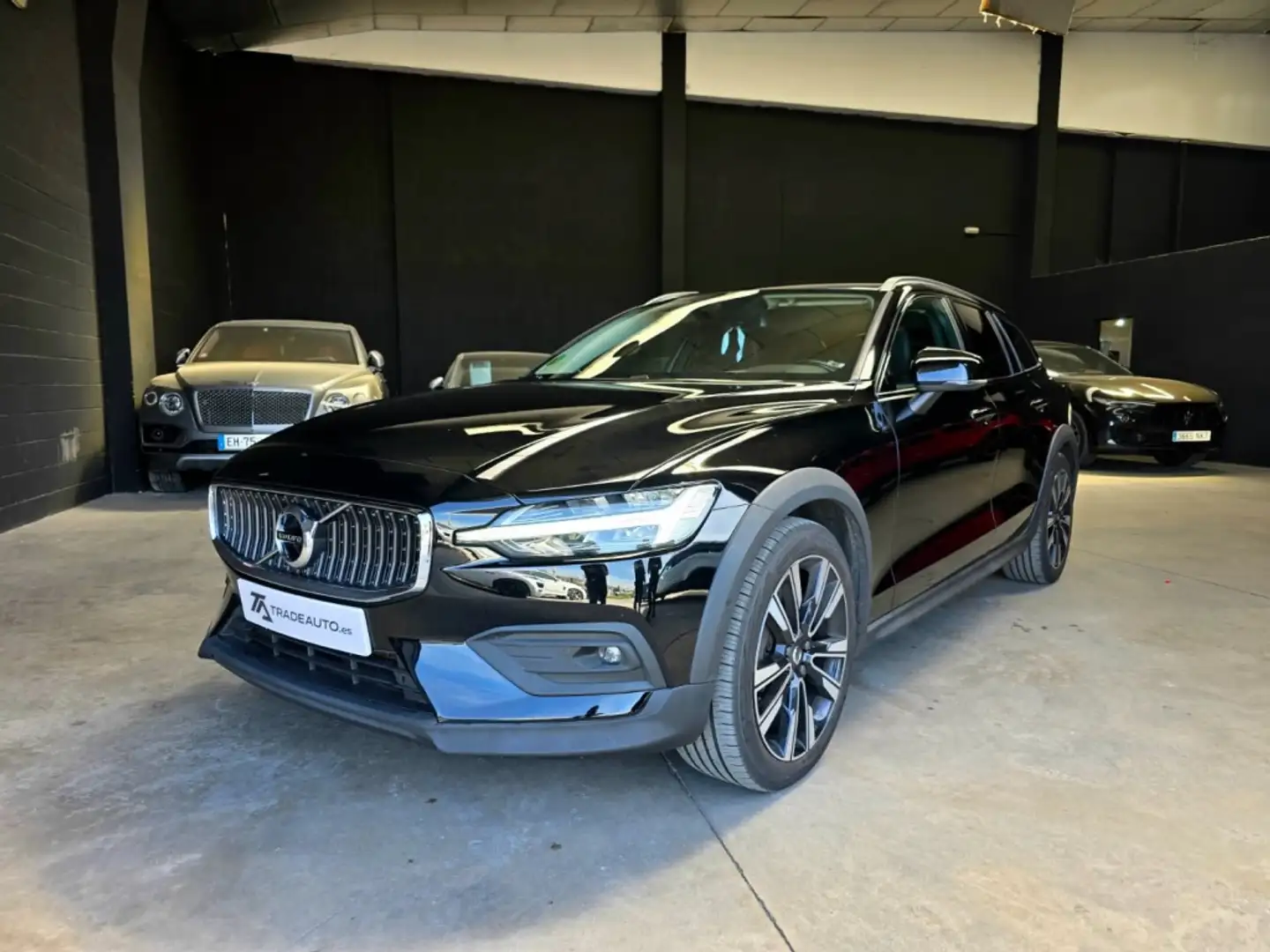 Volvo V60 Cross Country D4 Pro AWD Aut. Negro - 2