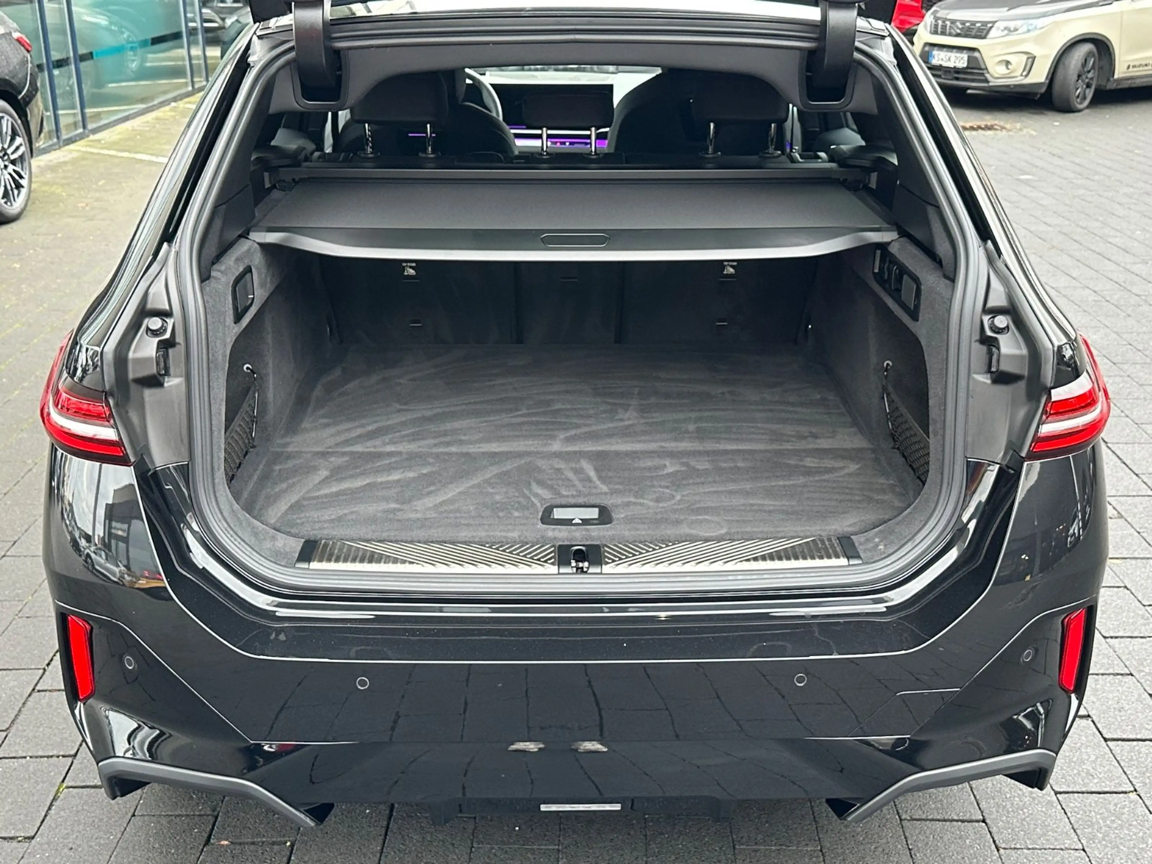 BMW 520 i Touring M Sport | Iconic Glow | Panorama — photo 7