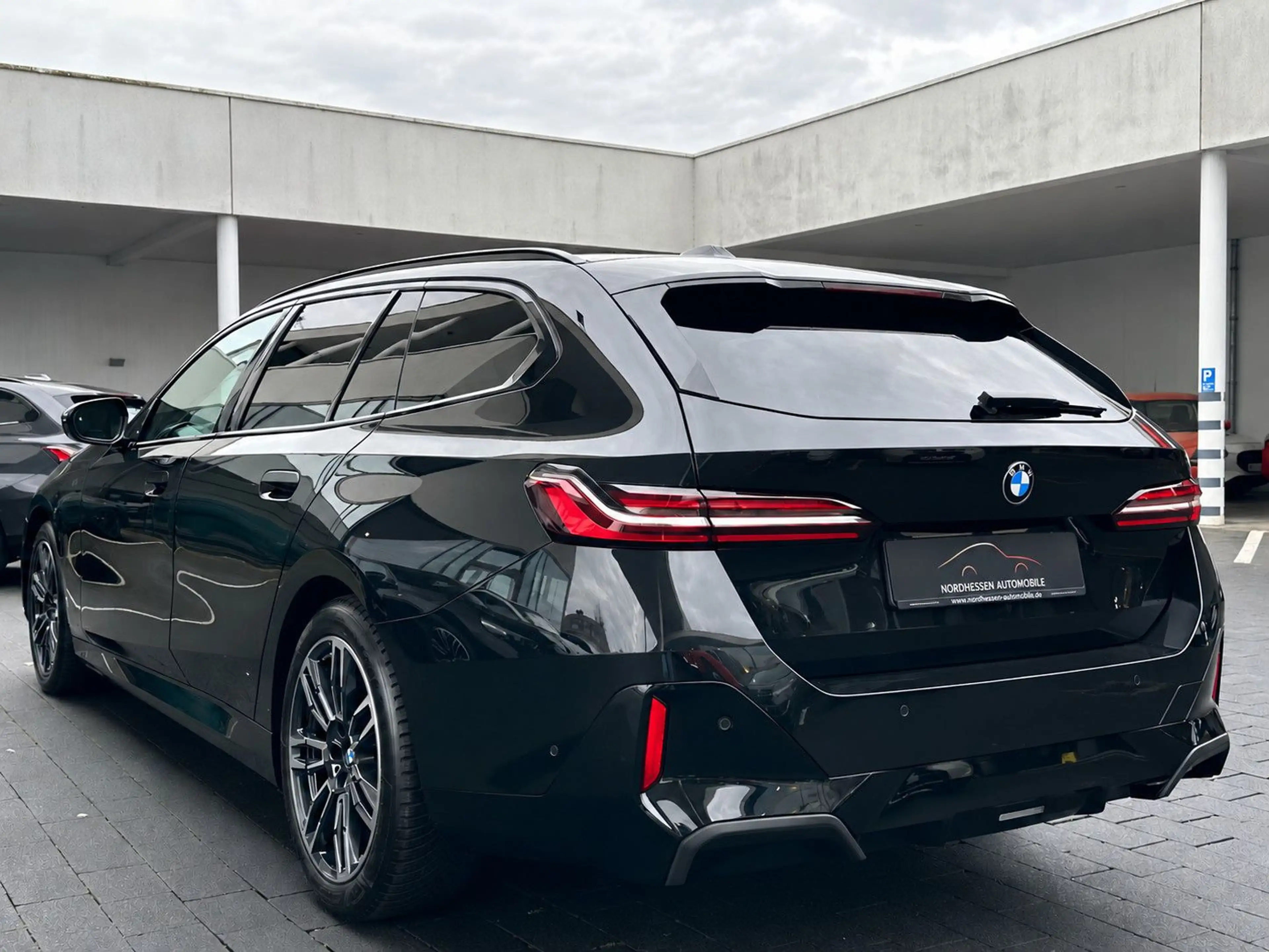 BMW 520 i Touring M Sport | Iconic Glow | Panorama — photo 3