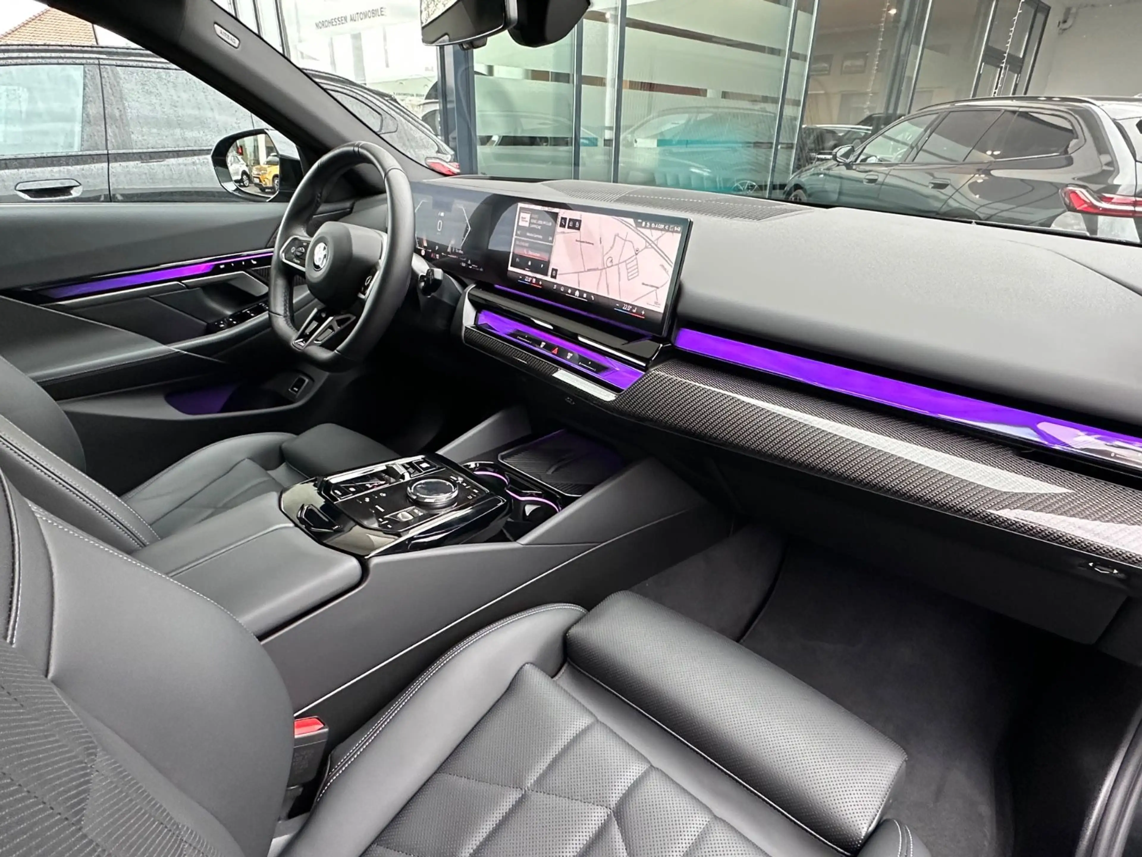 BMW 520 i Touring M Sport | Iconic Glow | Panorama — photo 11