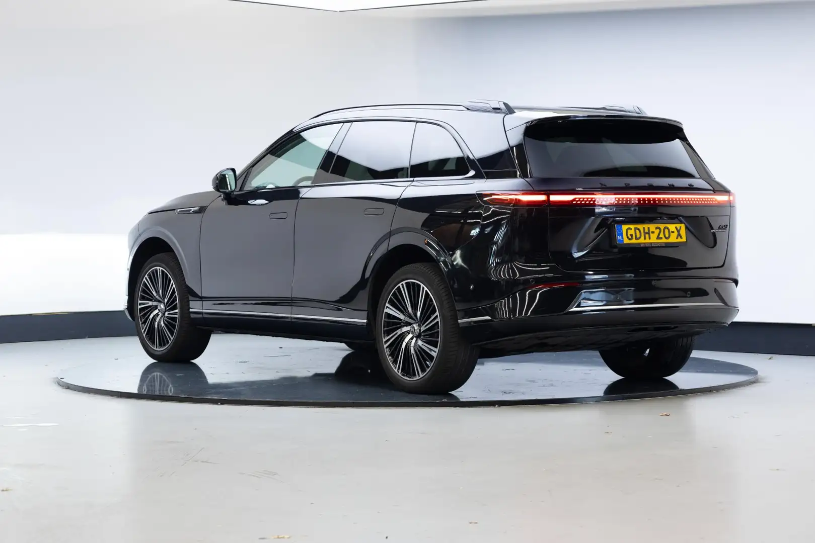 Xpeng G9 AWD Performance 98 kWh Noir - 2