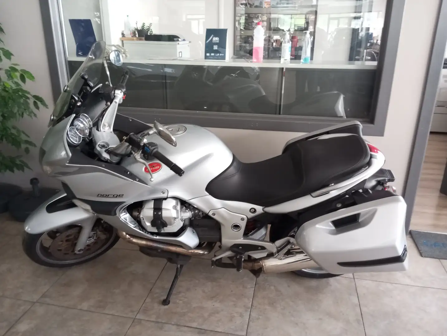 Moto Guzzi Norge 1200 Srebrny - 1