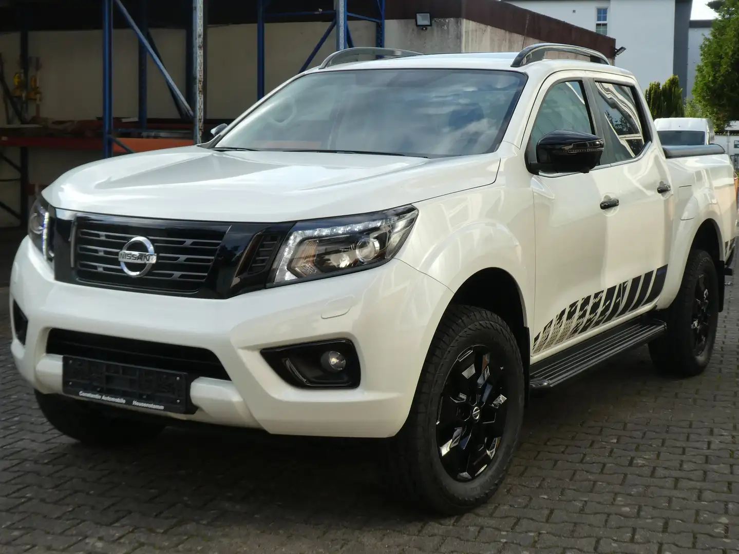 Nissan Navara NP300 N-Guard Doppelkabine 4x4 Weiß - 1