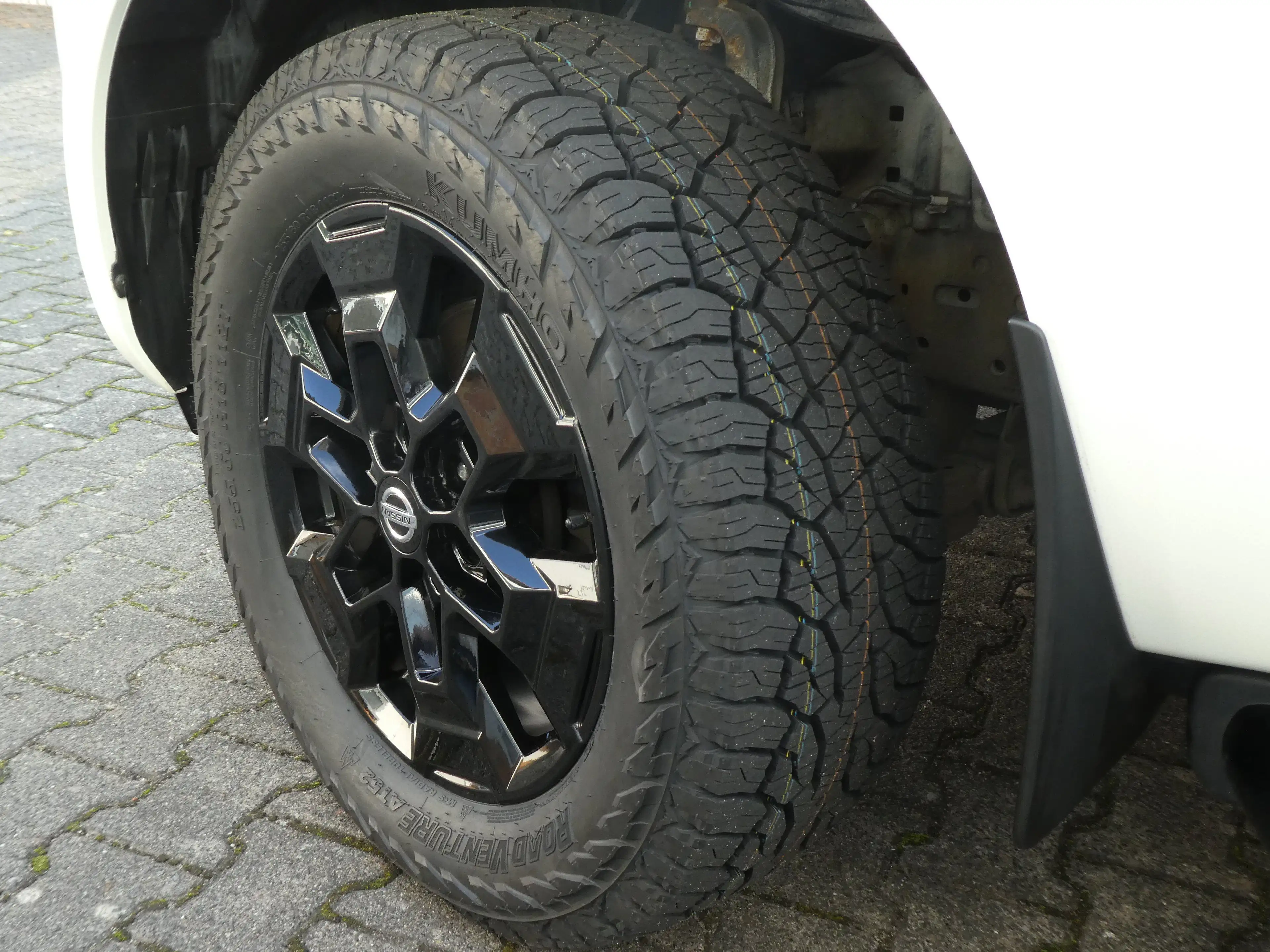 Nissan Navara NP300 N-Guard Doppelkabine 4x4 — photo 10