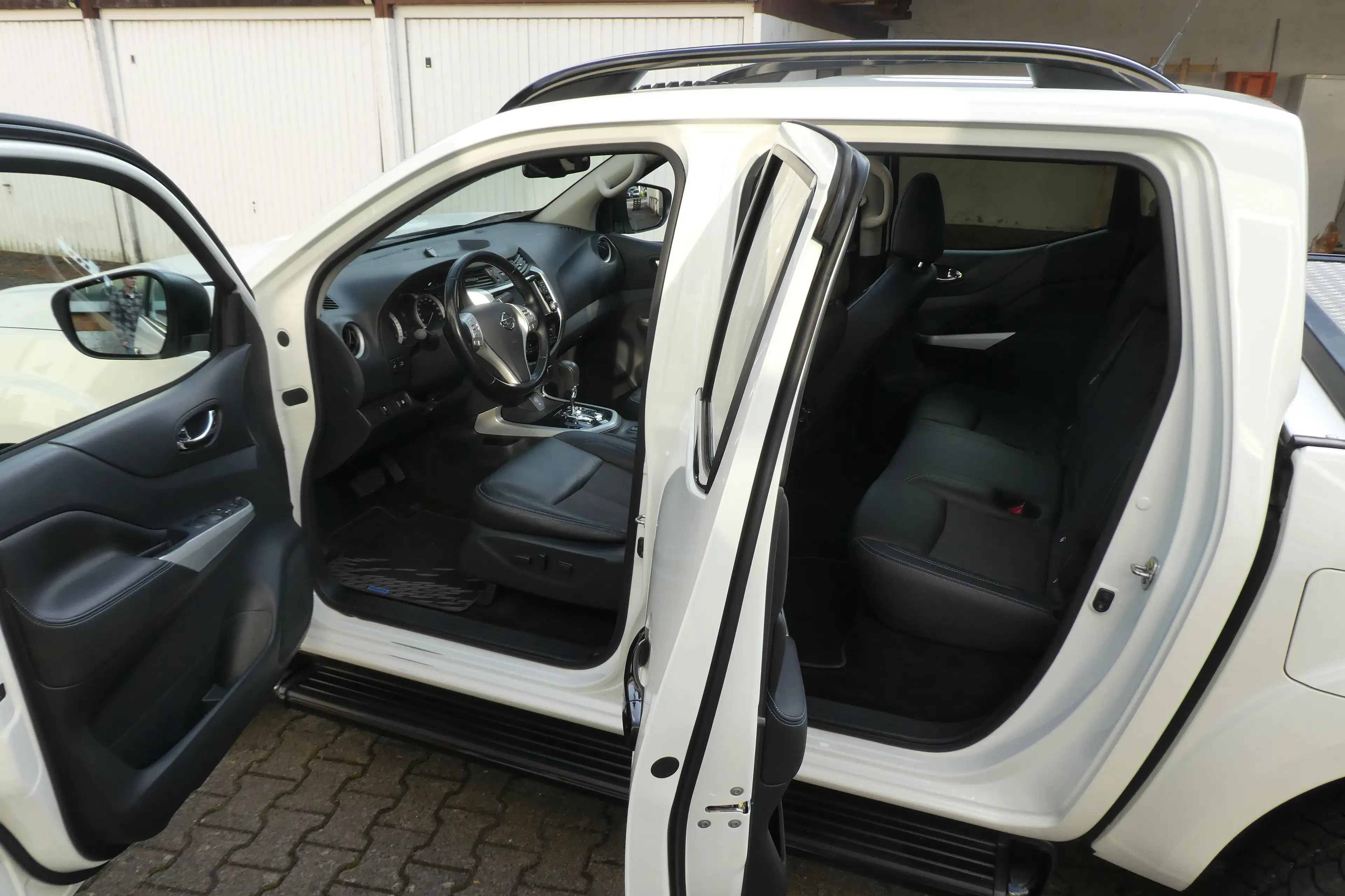 Nissan Navara NP300 N-Guard Doppelkabine 4x4 — photo 11