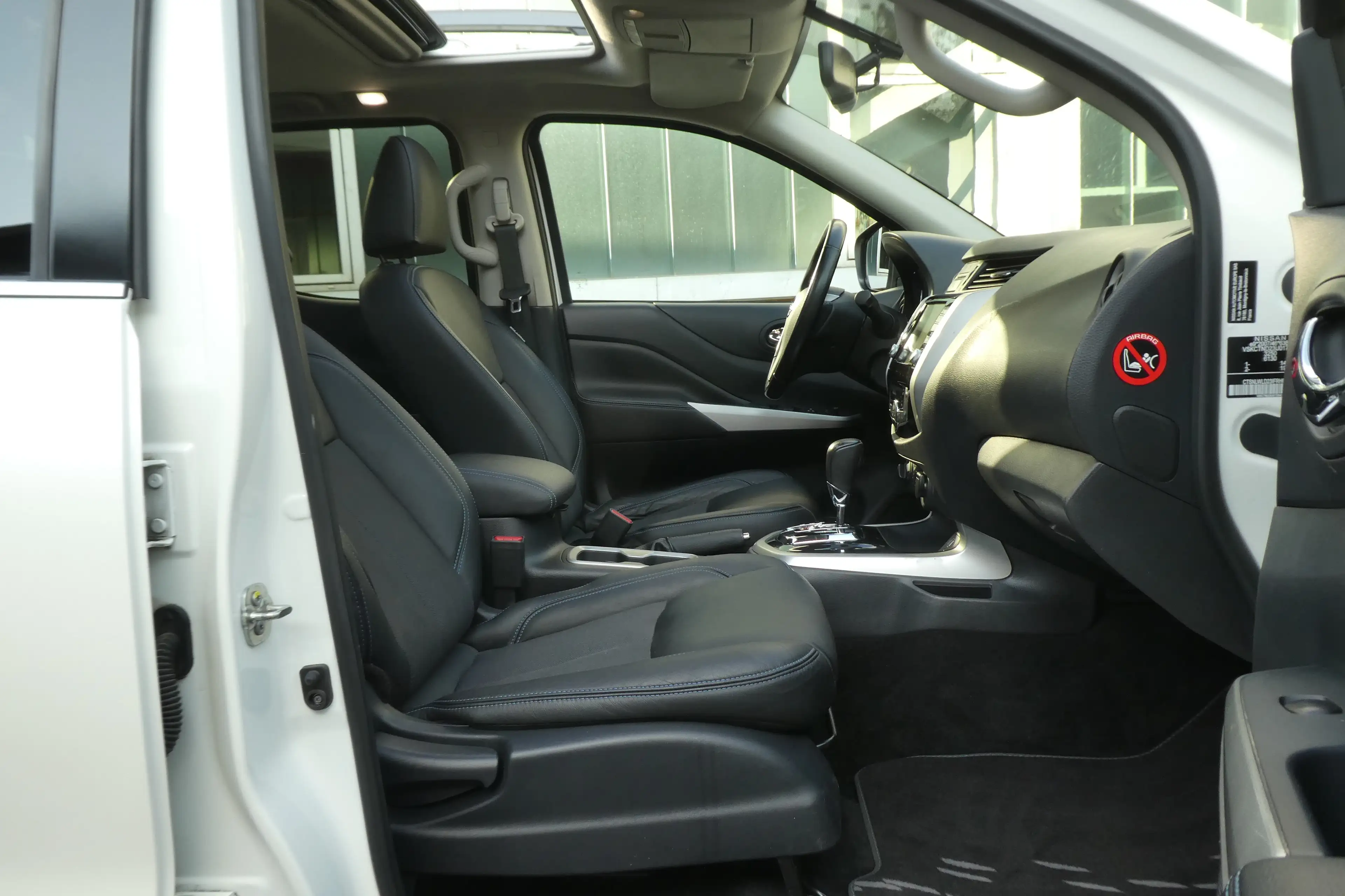 Nissan Navara NP300 N-Guard Doppelkabine 4x4 — photo 13