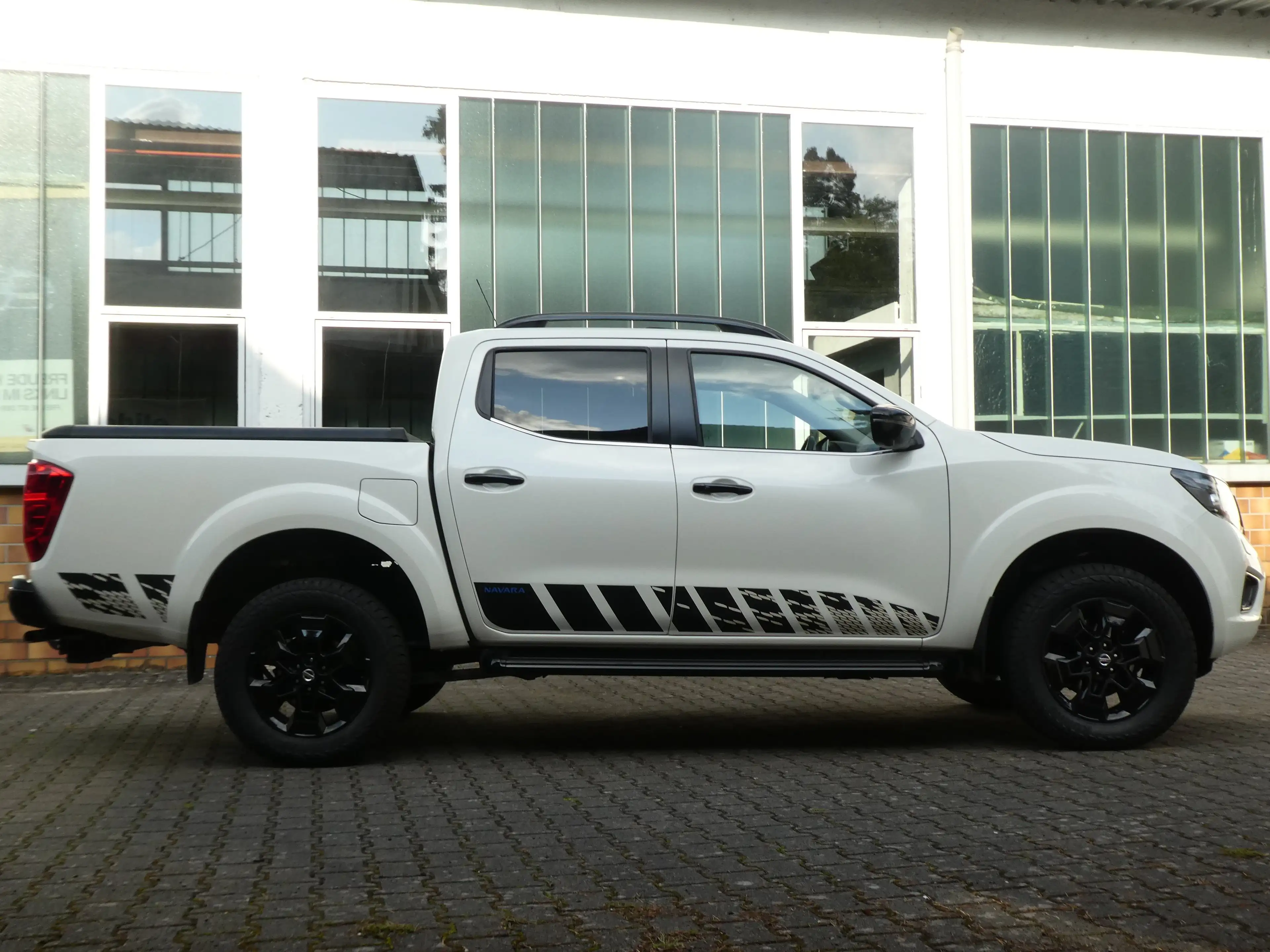 Nissan Navara NP300 N-Guard Doppelkabine 4x4 — photo 3