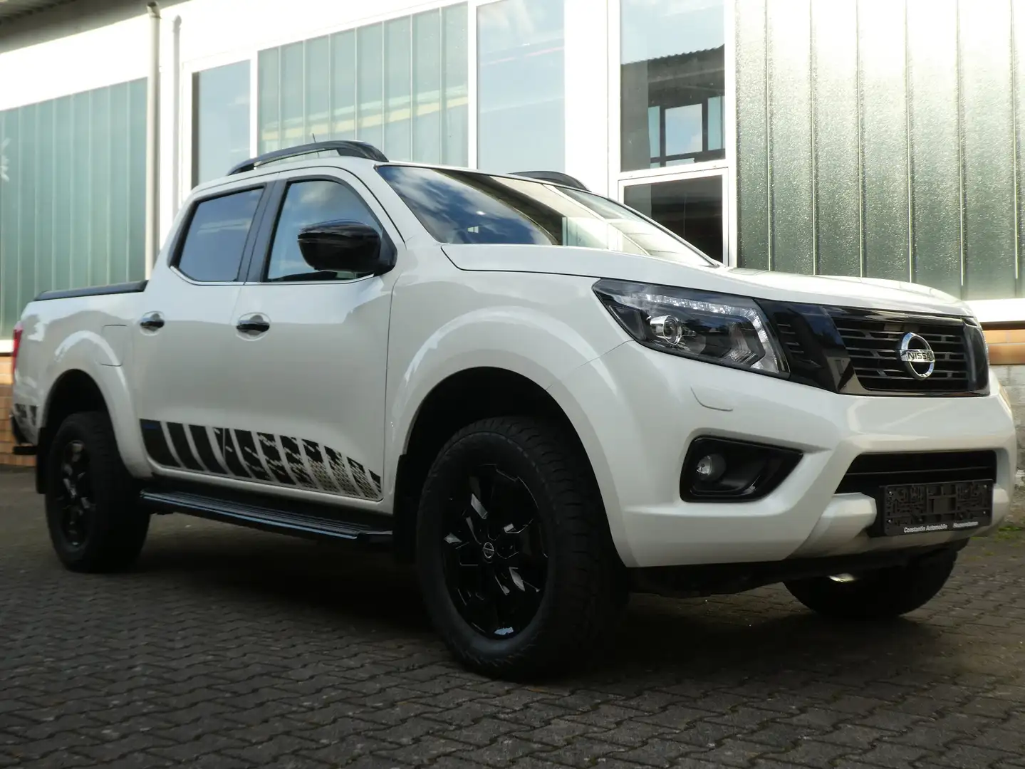 Nissan Navara NP300 N-Guard Doppelkabine 4x4 Weiß - 2