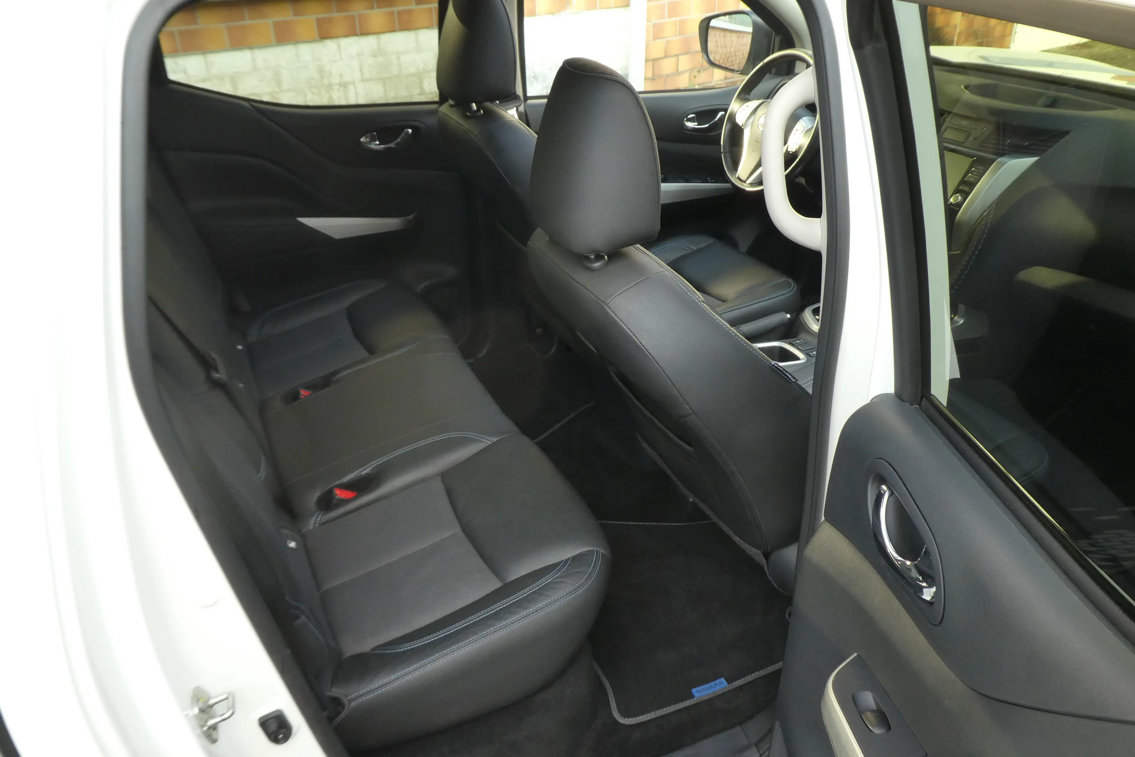 Nissan Navara NP300 N-Guard Doppelkabine 4x4 — photo 14
