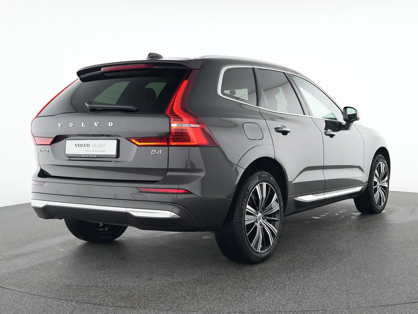 Volvo XC60 B4 Benzin Plus Bright 20"+AHK+PANO+VOLL-LED Grau - 2