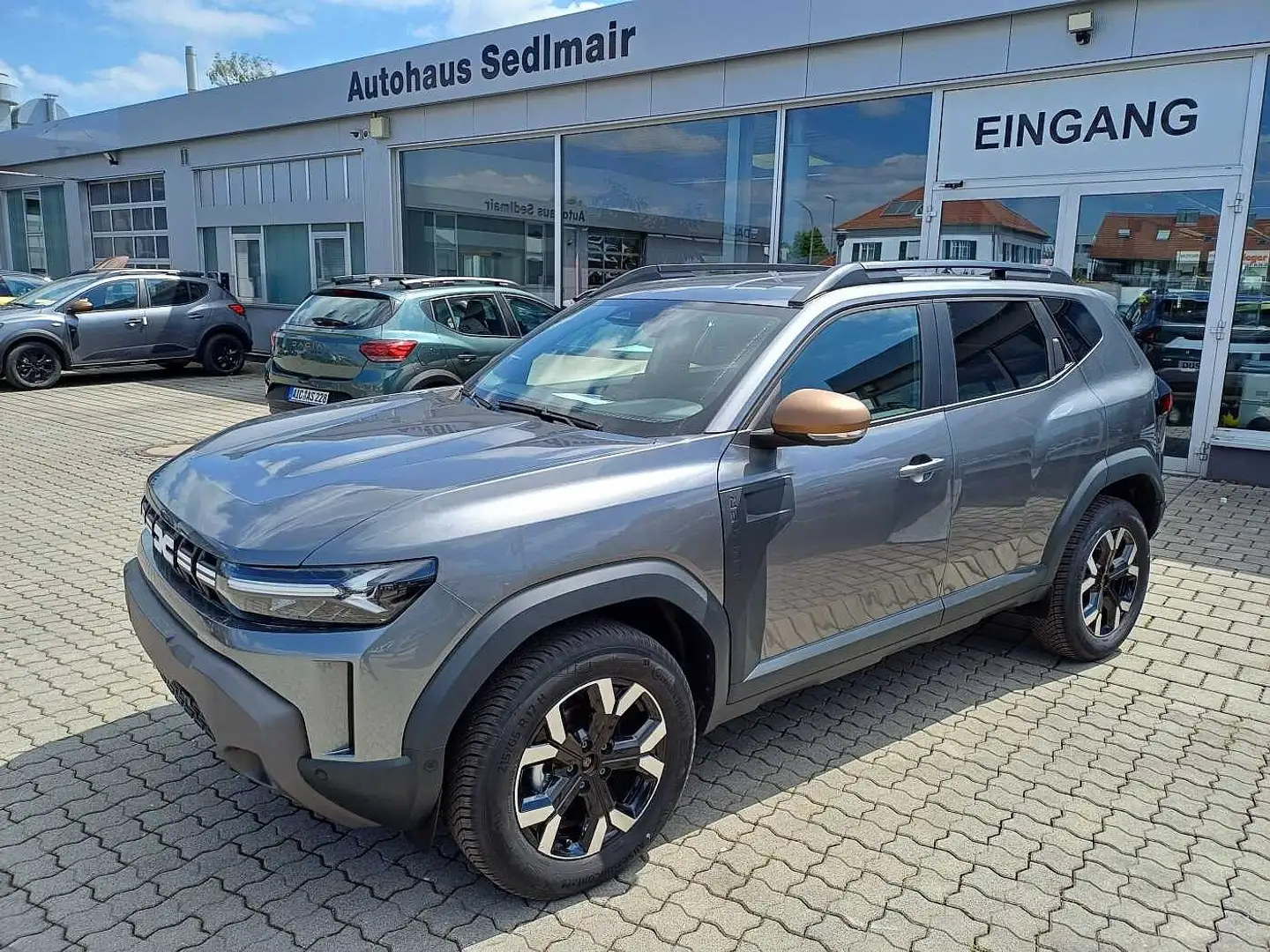 Dacia Duster EXTREME TCe 130 4x4 SHZ/AHK/Navi, City- u.Technikp Grau - 2