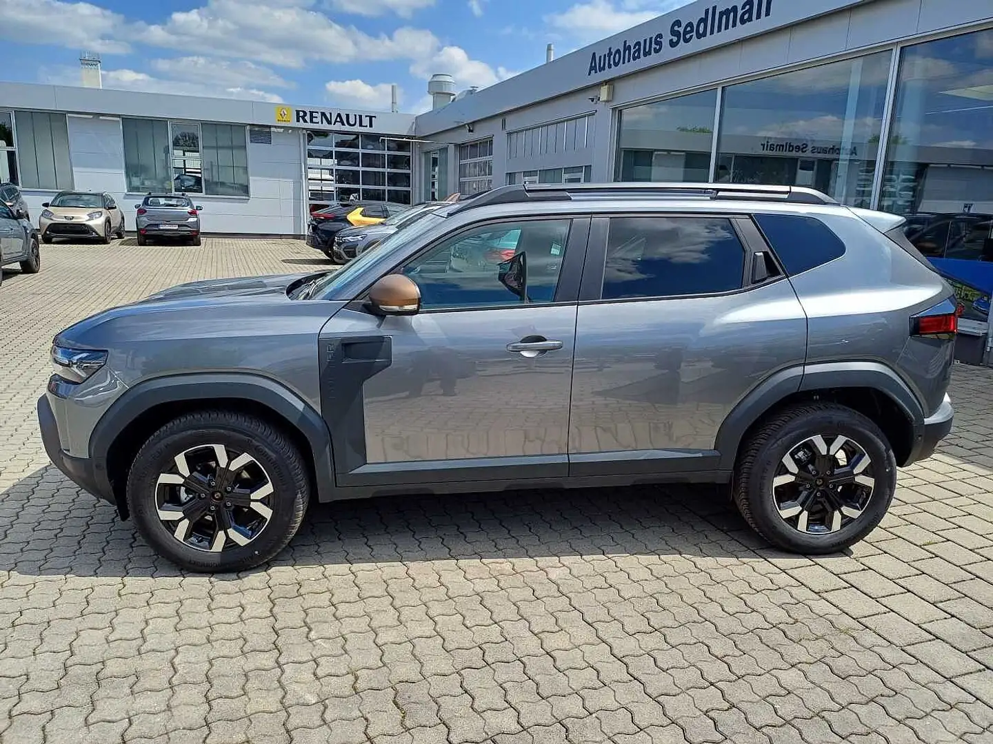 Dacia Duster EXTREME TCe 130 4x4 SHZ/AHK/Navi, City- u.Technikp Grau - 1
