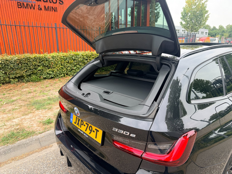 BMW 330 3-serie Touring 330e xDrive, M-Sport PRO, H&K, tre — photo 19