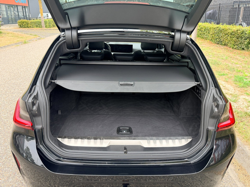 BMW 330 3-serie Touring 330e xDrive, M-Sport PRO, H&K, tre — photo 12