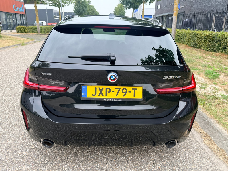 BMW 330 3-serie Touring 330e xDrive, M-Sport PRO, H&K, tre — photo 25