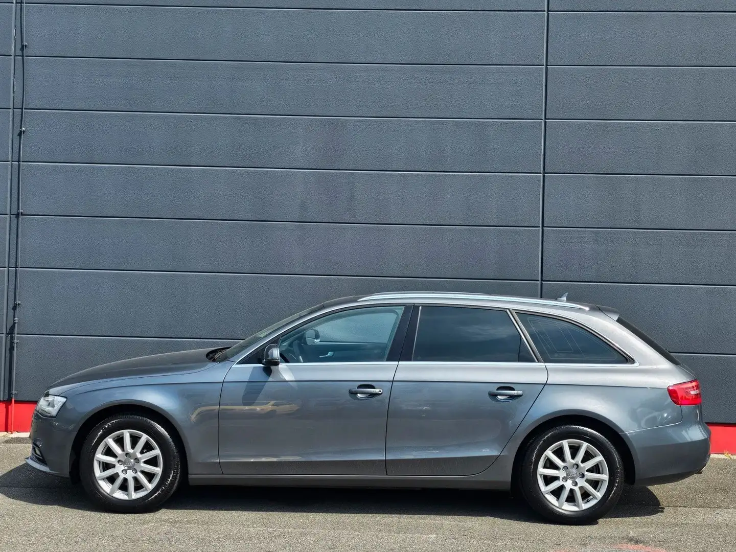Audi A4 Avant Attraction *Panorama*Xenon Grau - 2