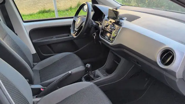 Volkswagen Up! view 10