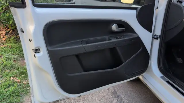 Volkswagen Up! view 7
