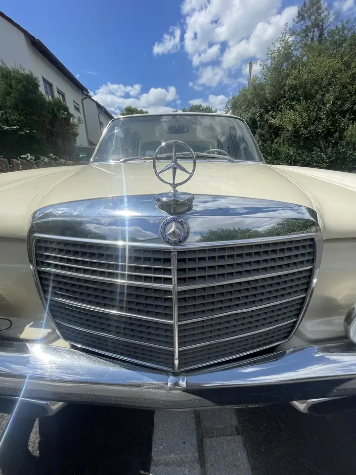 Mercedes-Benz W 114/115 Strich-Acht, foto 1