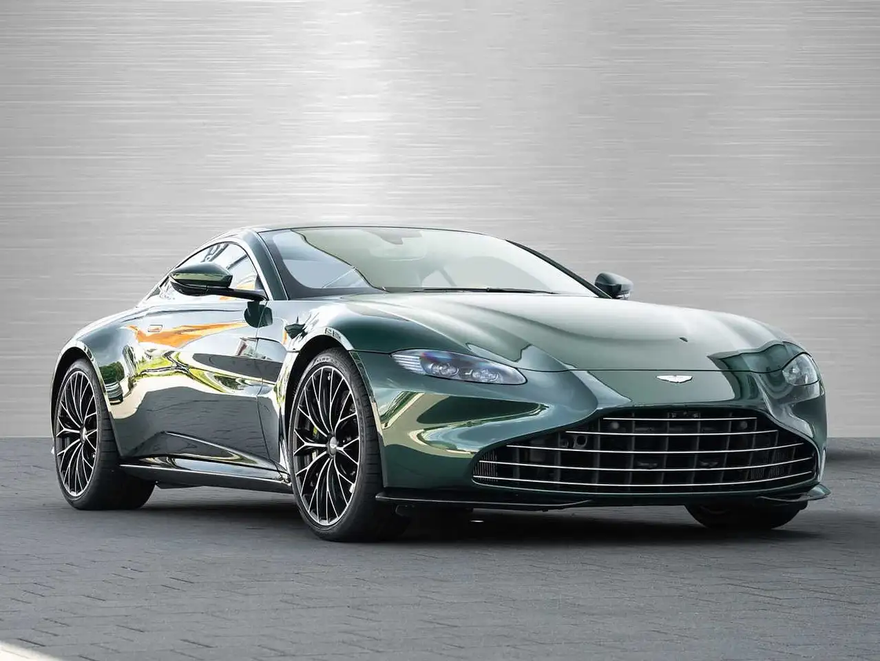 Aston Martin V8
