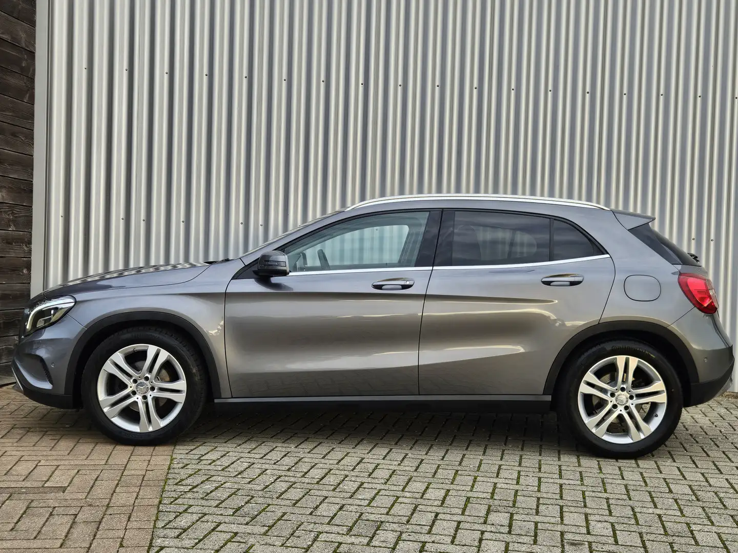 Mercedes-Benz GLA 200 Prestige /Automaat/Stoelverwarming/Xenon! Gris - 2