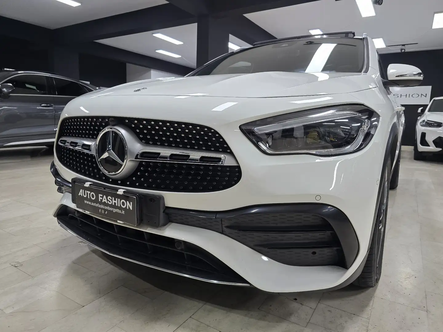 Mercedes-Benz GLA 220 GLA-H247 2020 d Premium 4matic auto (Tetto+luci) Bianco - 2