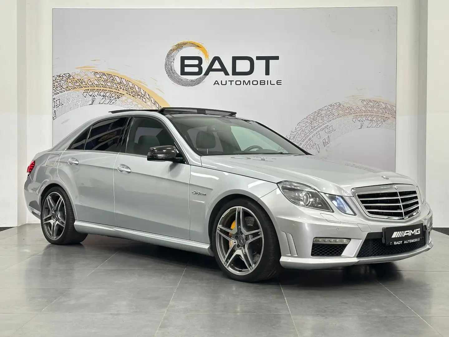 Mercedes-Benz E 63 AMG *PANO*KEYLESS GO*MASSAGE* Silber - 1