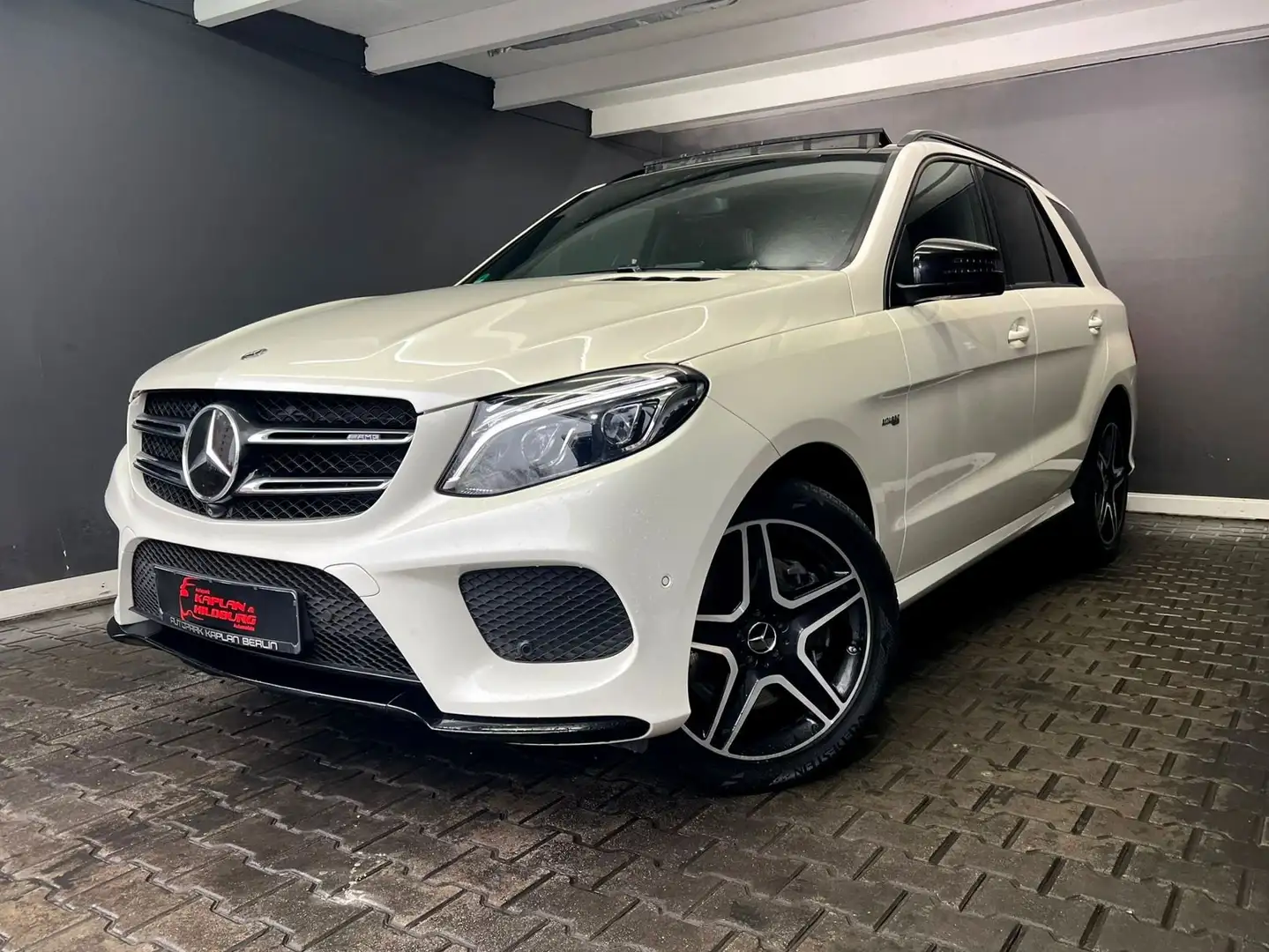 Mercedes-Benz GLE 43 AMG 4M, 9G, PANO, DISTRONIC, 360°, Bi COLOR Alb - 1