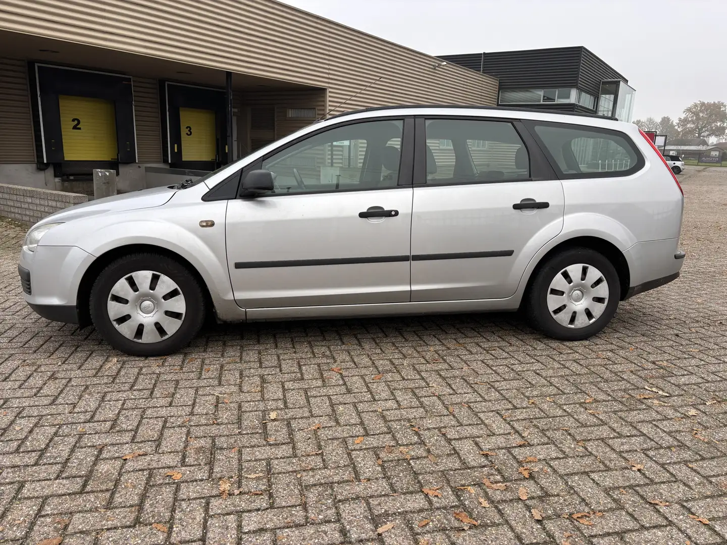 Ford Focus Wagon 1.6-16V Champion [ airco,audio,cruise,trekha Gris - 2