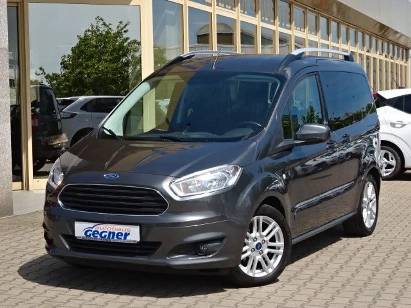 Ford Tourneo Courier 100PS Titanium AHK SHZ Tempomat Grau - 2