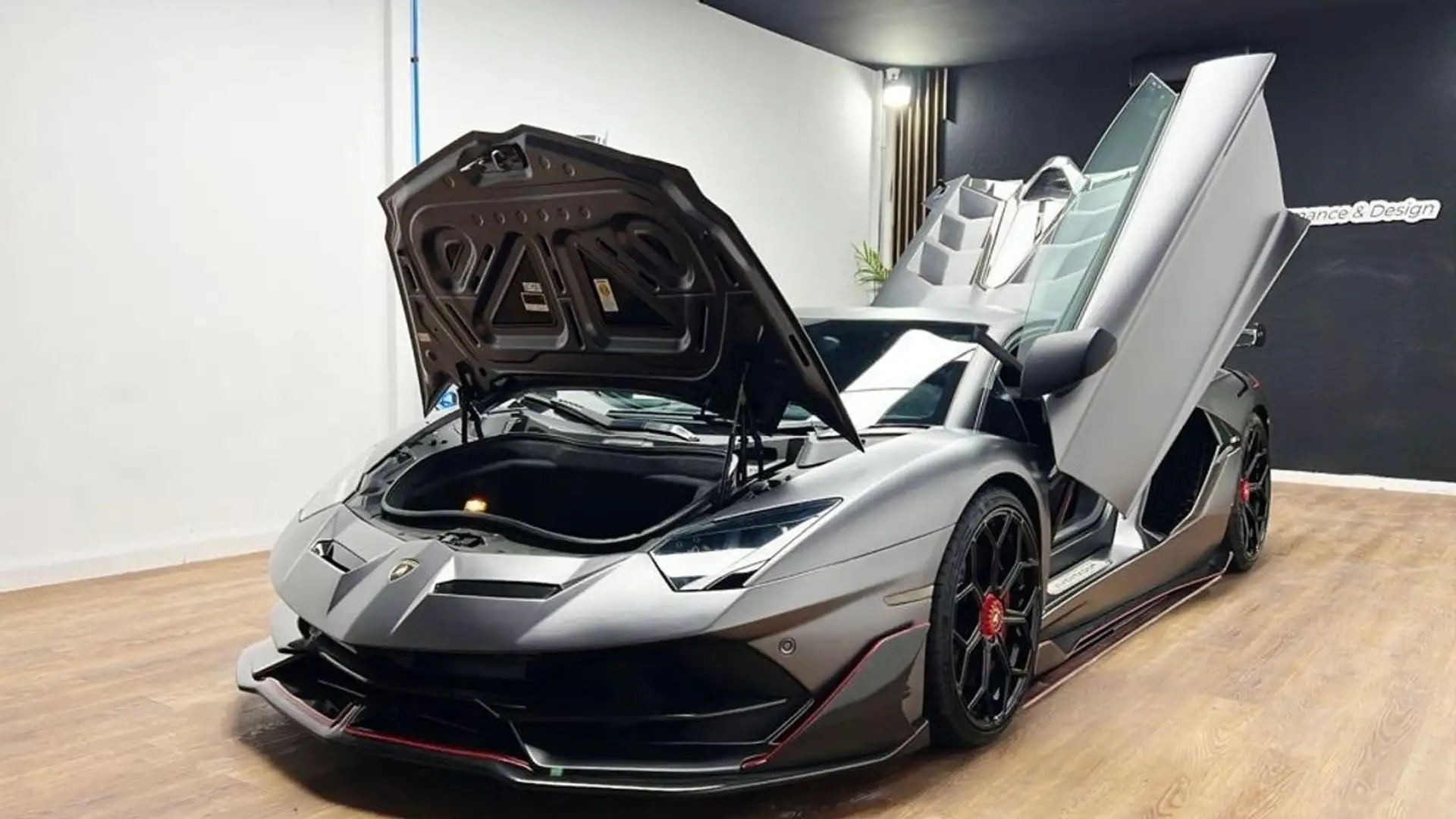 Lamborghini Aventador LP700 6.5 V12 Šedá - 1