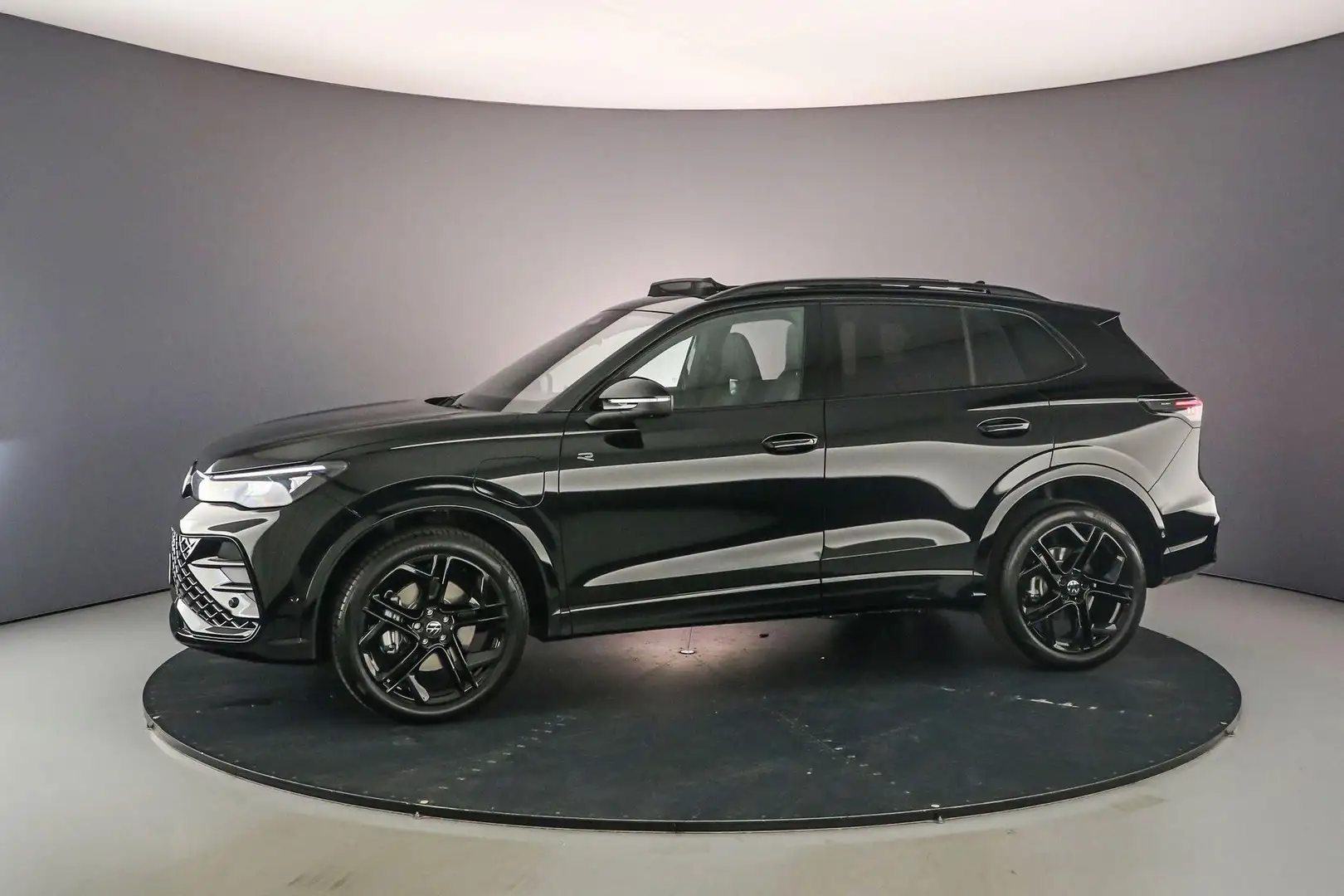Volkswagen Tiguan R-Line Business 1.5 TSI eHybrid 272pk DSG Automaat Noir - 2