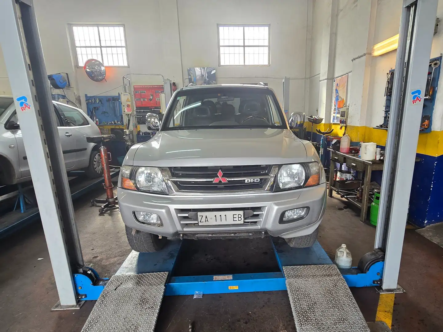 Mitsubishi Pajero Pajero 3.2 DI-D 121KW Argento - 1