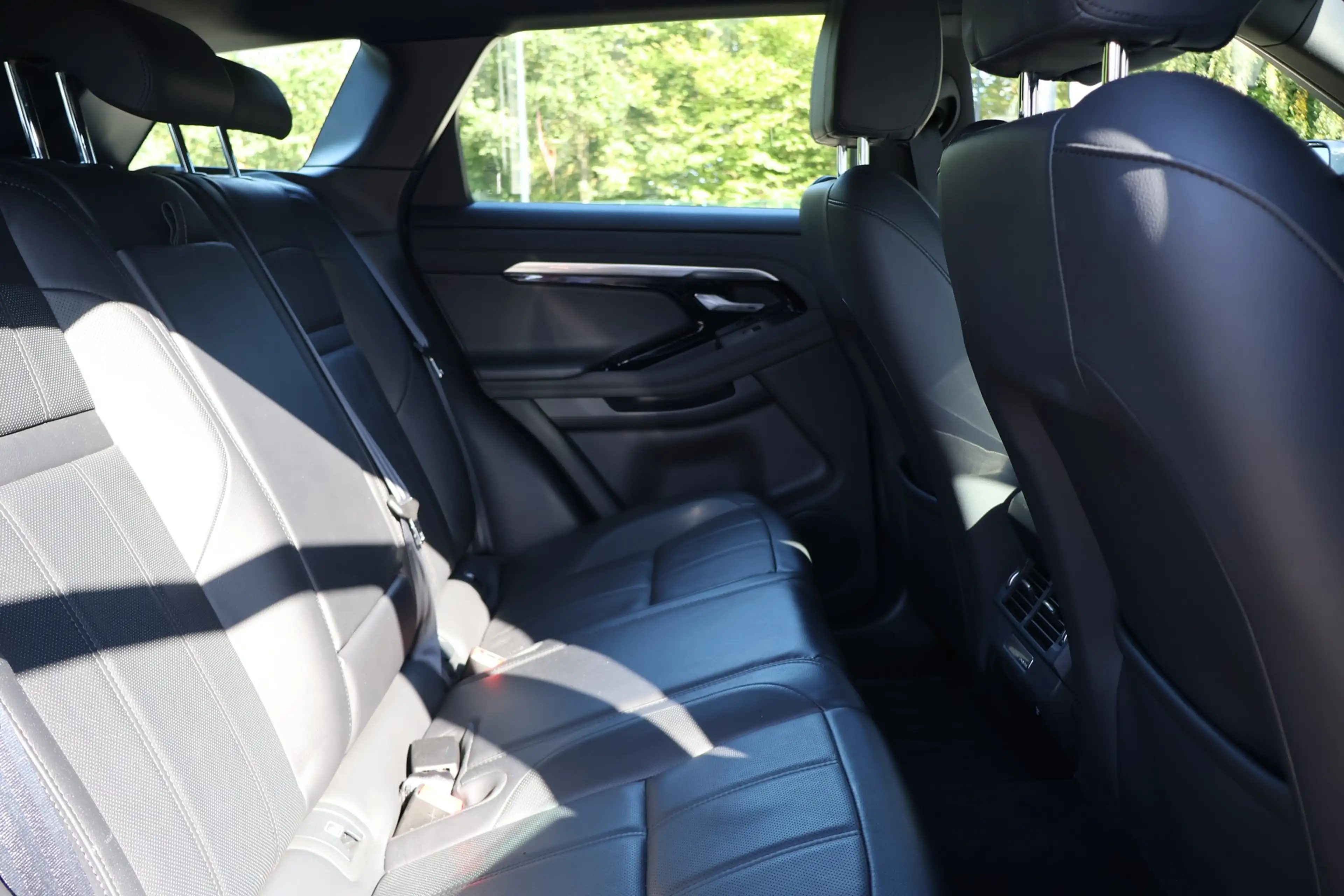 Land Rover Range Rover Evoque Evoque 2.0 M-Hybrid R-Dynamic LED Navi Tempomat — photo 13