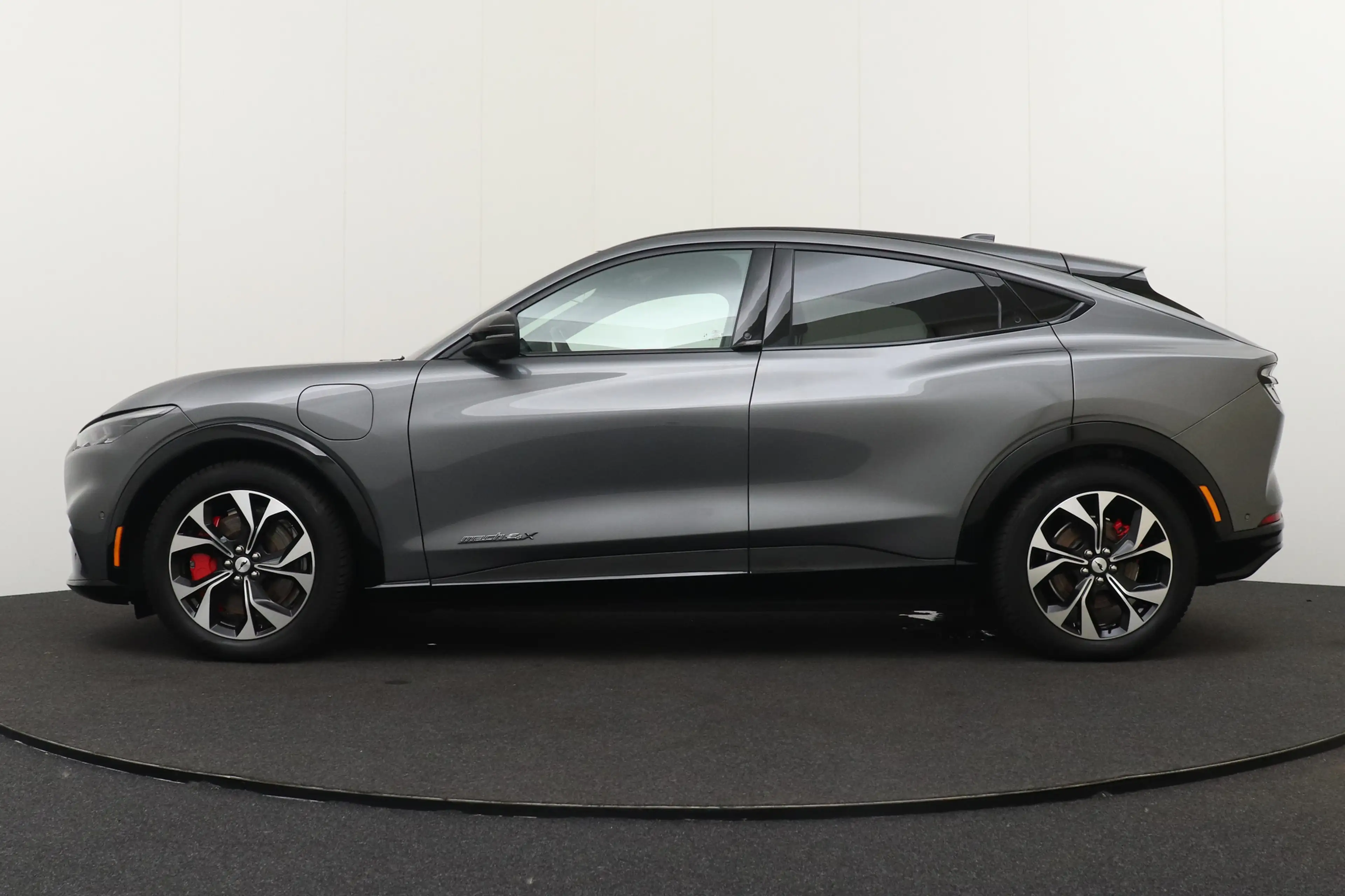 Ford Mustang Mach-E Extended First Edition AWD 98 kWh (SOH 94%) Adapt. — photo 6