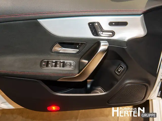 Mercedes-Benz Cla view 9