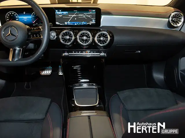 Mercedes-Benz Cla view 10