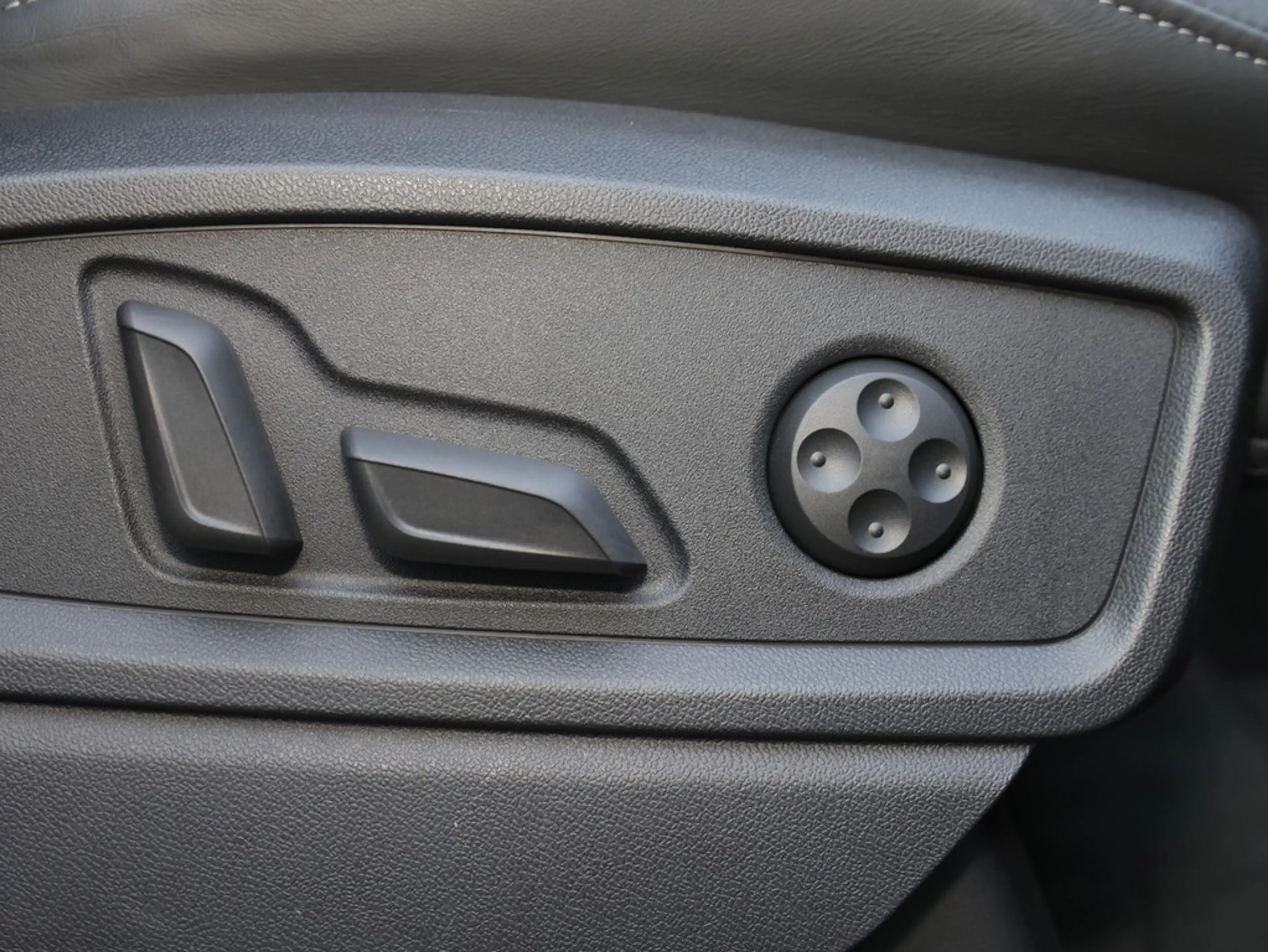 Audi SQ5 TDI tiptronic — photo 11