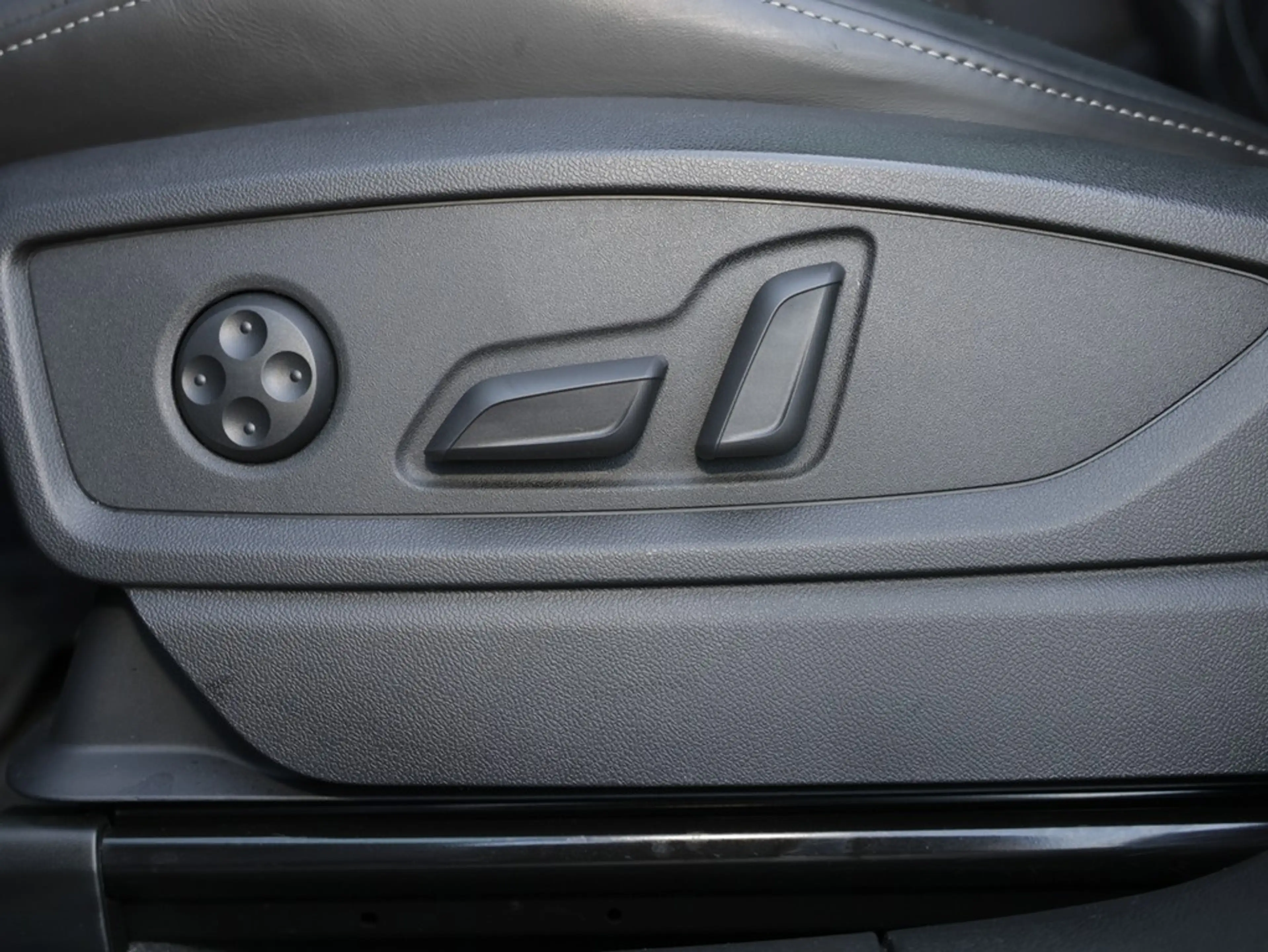Audi SQ5 TDI tiptronic — photo 8