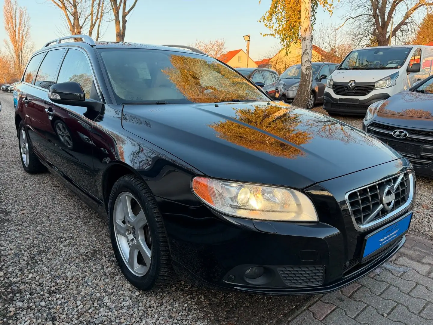 Volvo V70 Summum*Aut*SHZ*Navi*Xenon*TÜV NEU Noir - 2