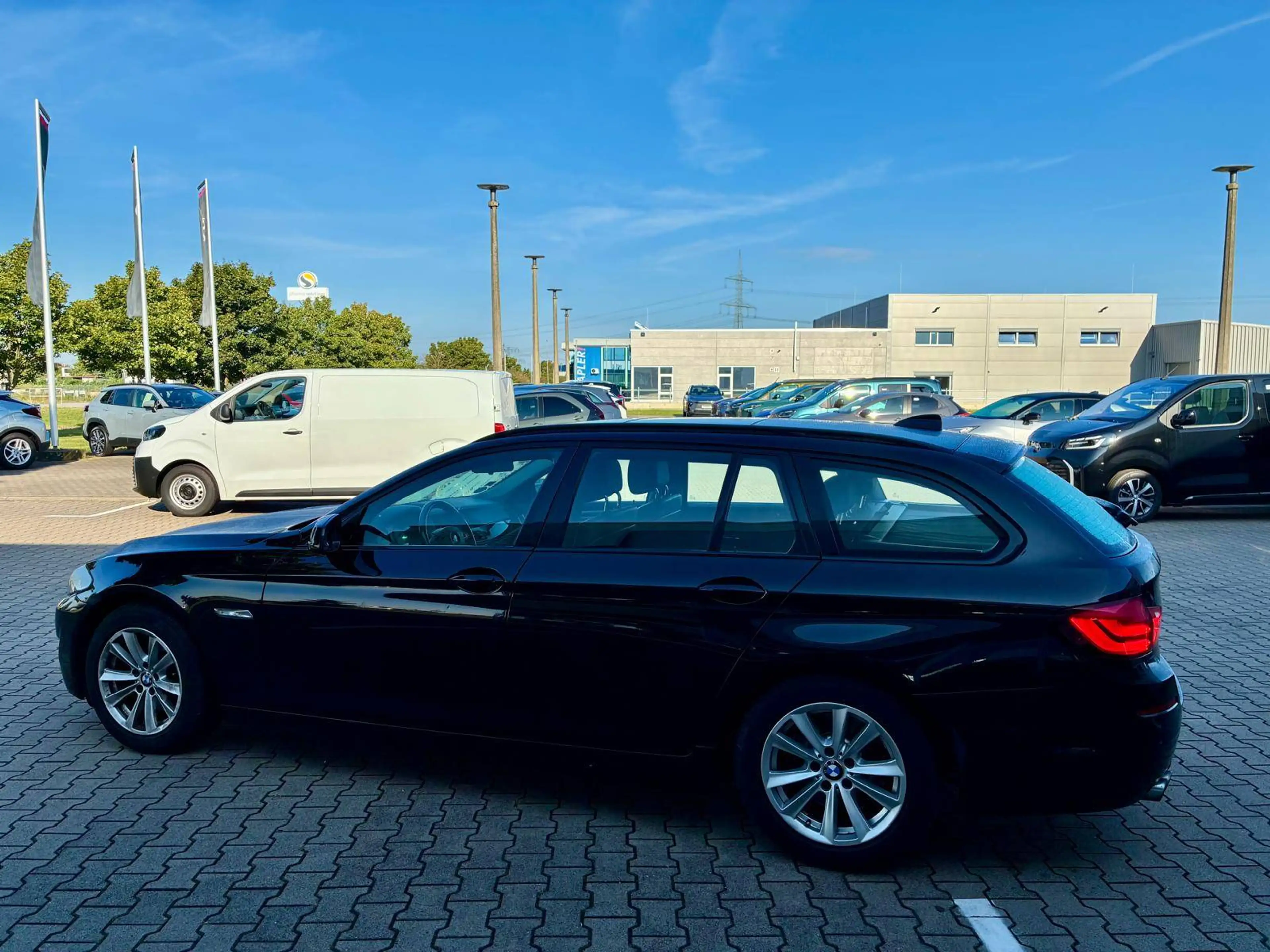 BMW 523 523 i Touring PANO-DACH*LEDER*XENON*SH*PDC — photo 6