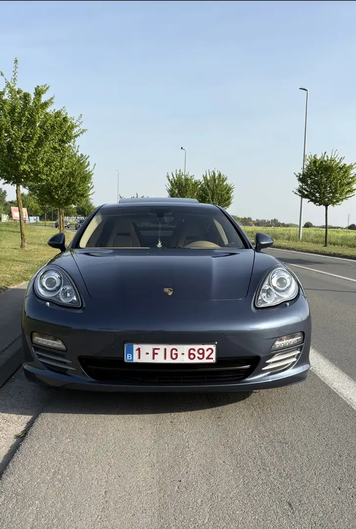 Porsche Panamera 4 plava - 1