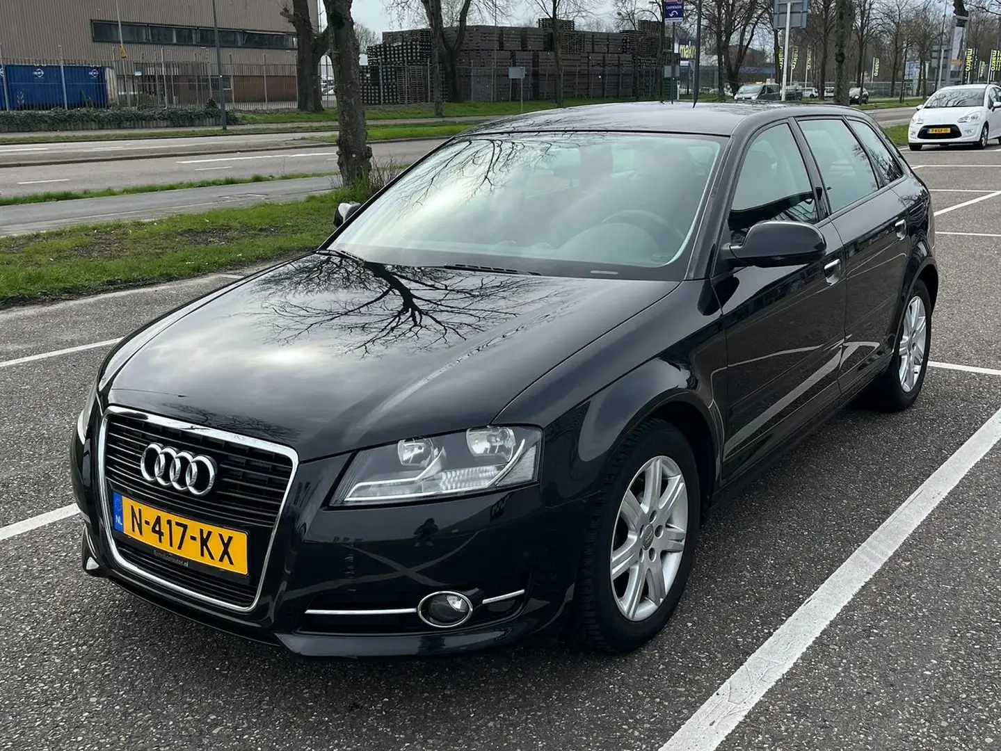 Audi A3 1.2 TFSI Amb. PL.S. Automaat Zwart - 1