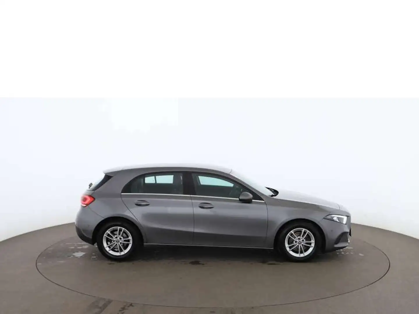 Mercedes-Benz A 180 d Aut LED NAVI LEDER SITZHZG TEMP R-CAM Grau - 2