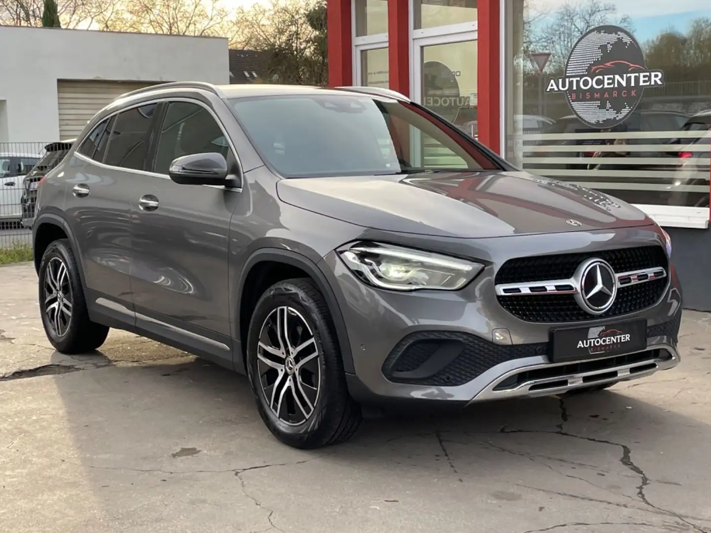 Mercedes-Benz GLA 200 Automatik NAVI/LED/R-KAMERA/GARANTIE/AHK Grau - 2