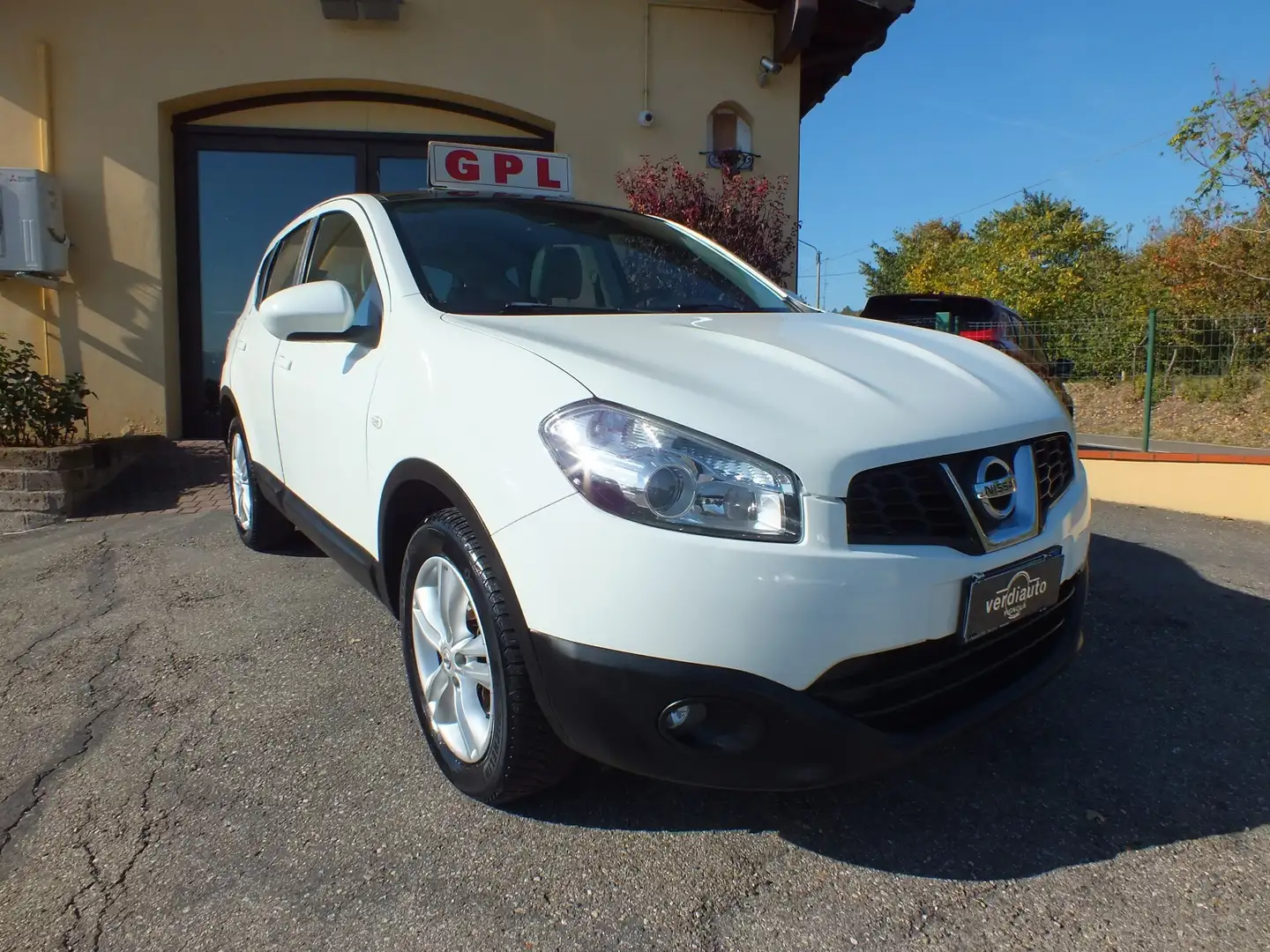 Nissan Qashqai QASHQAI 1.6 CC -GPL -PELLE-NAVI-TETTO PANORAMICO Weiß - 1