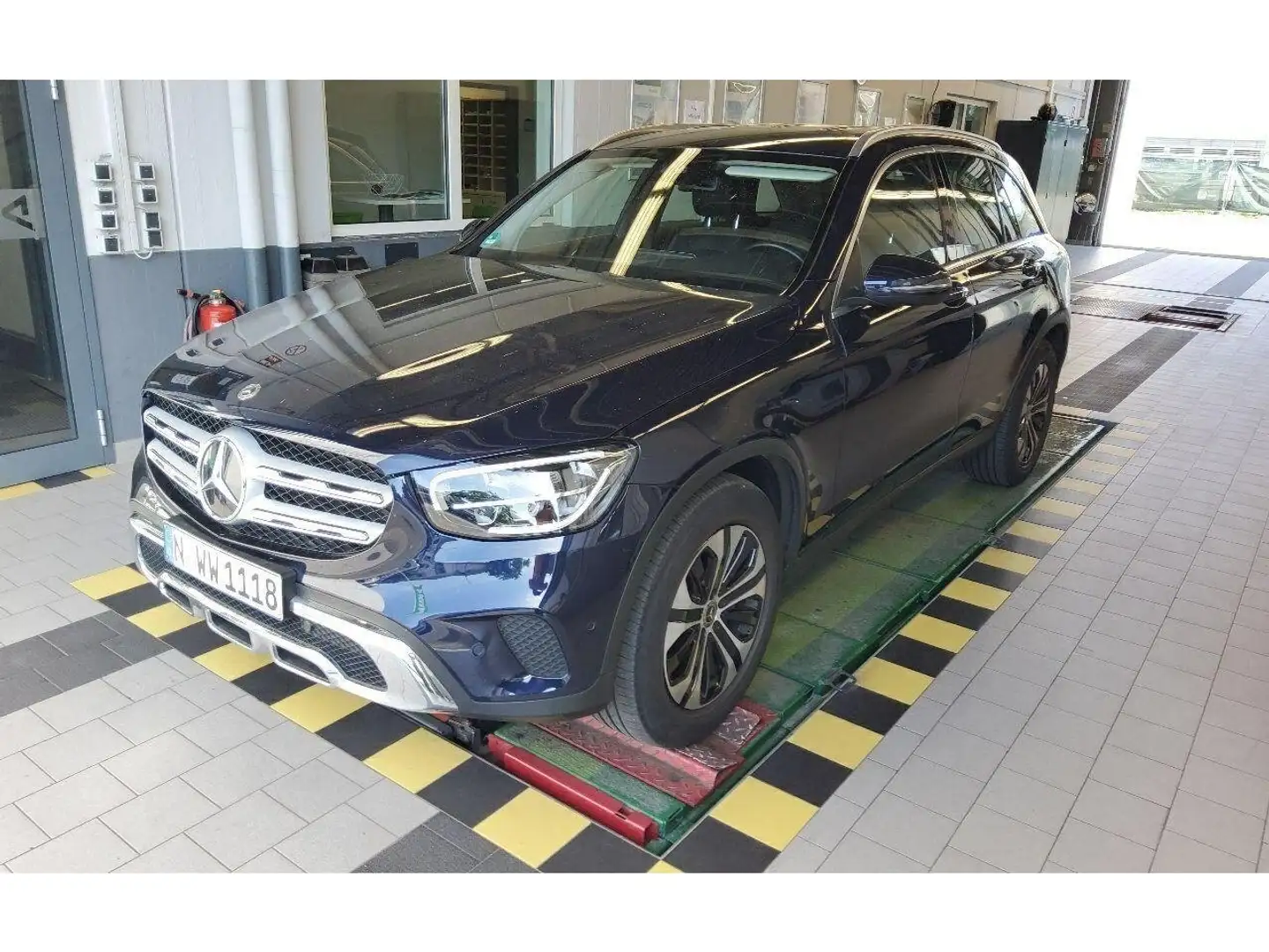Mercedes-Benz GLC 300 d 4Matic AHK StHz ACC El.Heckkl. Key Blau - 1